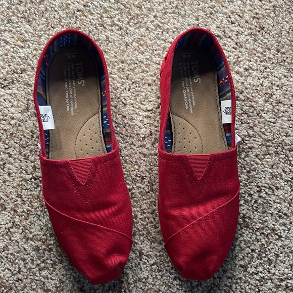 Toms - Picture 2 of 3